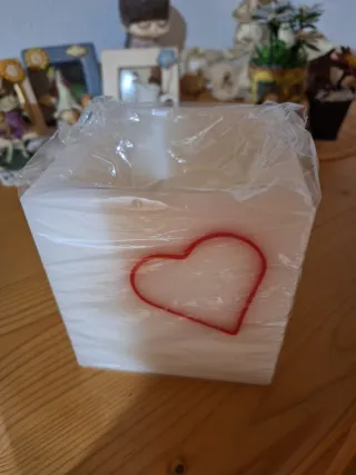 Portacandele in cera con cuore rosso
