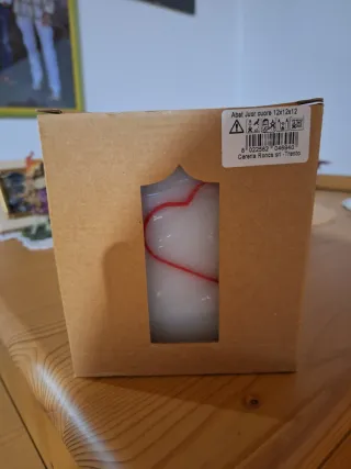 Portacandele in cera con cuore rosso