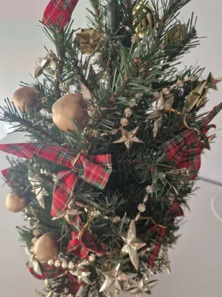 Albero di Natale con decorazioni