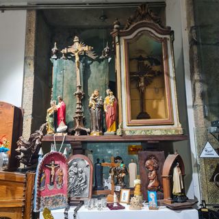 Baixo-Relevo Menina em Oração Esculpido