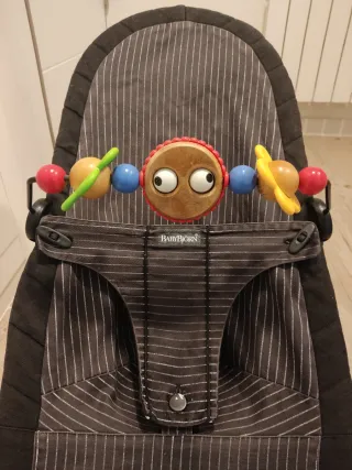 Hamaca BabyBjörn - juguete ojitos traviesos