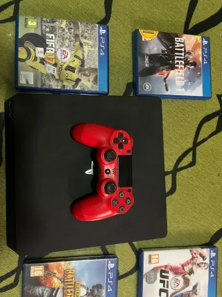Consola PS4 Negra + 4 Juegos