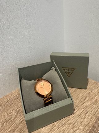 Reloj Guess Dorado Mujer
