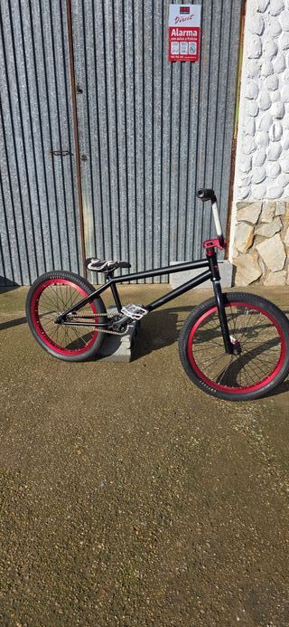 bici bmx montada a piezas flybikes