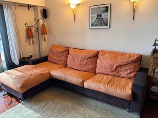 Divano chaise longue in tessuto arancione e marrone
