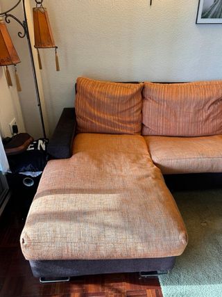 Divano chaise longue in tessuto arancione e marrone