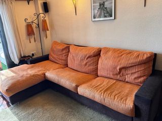 Divano chaise longue in tessuto arancione e marrone