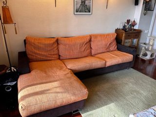 Divano chaise longue in tessuto arancione e marrone