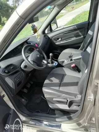 Renault Grand Scenic 2011