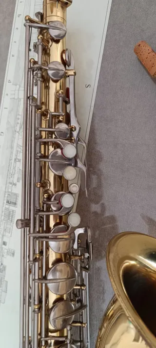 Saxofón Tenor Romeo Orsi