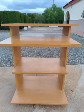 Mesa de madera con mesa de ordenador con ruedas