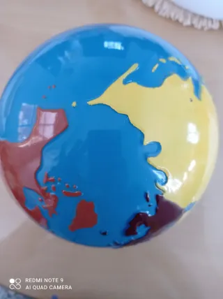 Globo terráqueo Montessori