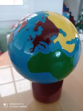 Globo terráqueo Montessori