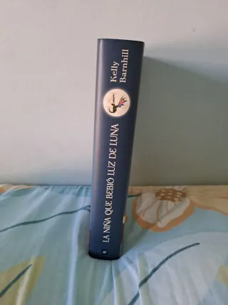 La niña que bebió luz de luna