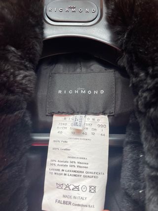 Abrigo de lujo John Richmond negro sin estrenar