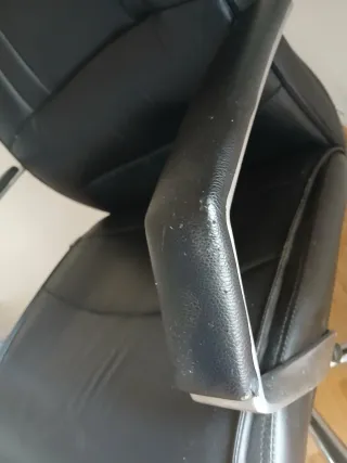 Silla de oficina ergonómica negra