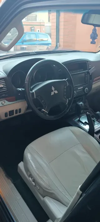 Mitsubishi pajero 2009