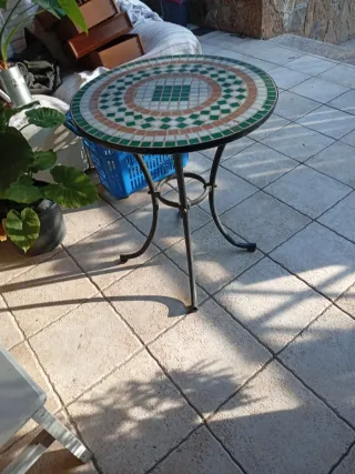Mesa redonda mosaico cerámica y metal