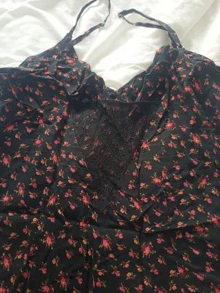 Mono de verano con encaje floral