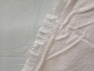 Mantita azul clarito y blanco para cuna/cochecito