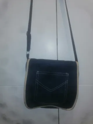 Bolso de tela vaquera con ribete beige