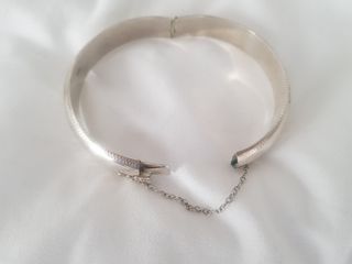 Pulsera de plata grabada