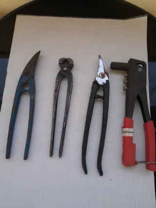 SE VENDEN Herramientas manuales: alicates, tijeras