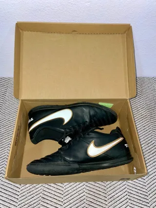 2 botas de futbol original 30 €