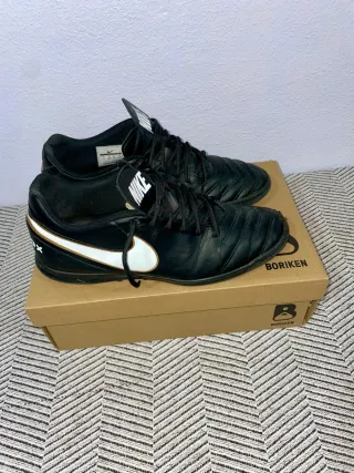 2 botas de futbol original 30 €