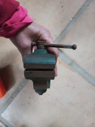 Tornillo de banco pequeño metal