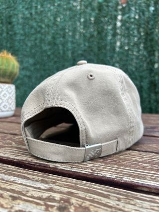 Gorra New Balance Beige