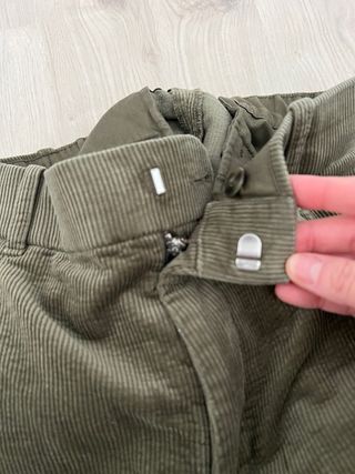 Pantalón Uniqlo Pana Verde Oliva