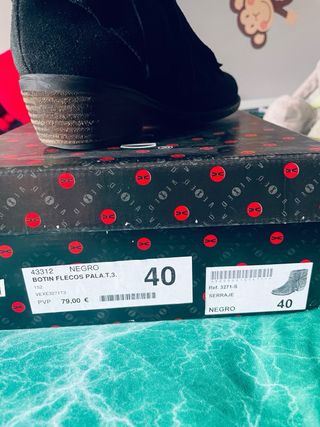 Botín Vexed serraje negro flecos