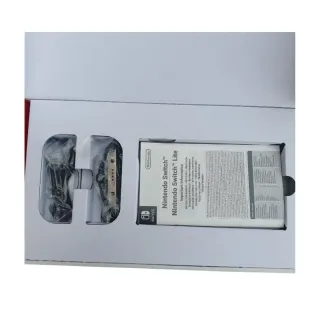 Pacchetto Nintendo Switch + 2 giochi + Controller aggiuntivo