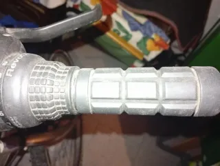 Bicicleta de montaña morada