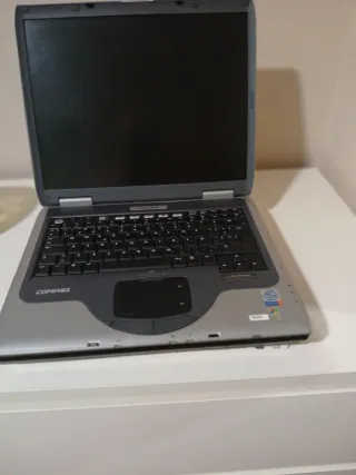 Portátil Compaq Gris y Negro