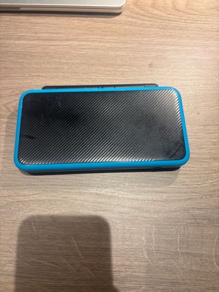 Nintendo 2DS XL Negra/Azul con funda