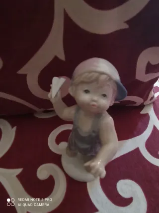 Statuina bimbo porcellana