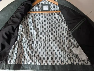 Cazadora cuero mujer Hugo Boss negra