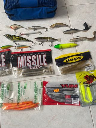 Lote bolso y señuelos pesca Bass Pro Shops