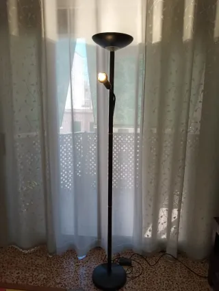 Lámpara de pie moderna