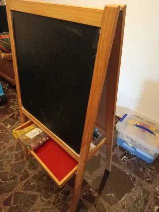 Lote Juguetes Camiones y Tractor y pizarra