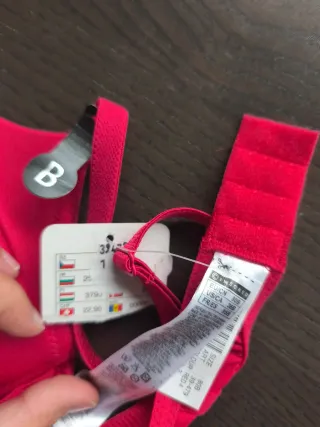 Sujetador rosa talla 80B con etiquetas