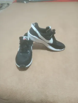 Zapatillas Nike Negras y Blancas