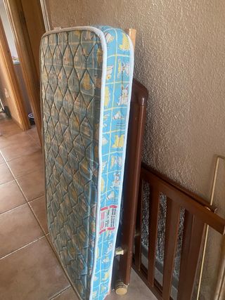 REGALO Cuna de bebé con colchón