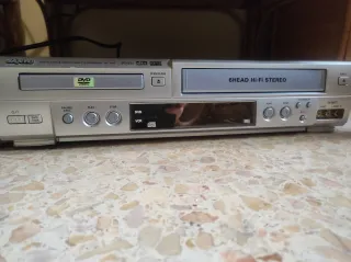 Reproductor DVD y VCR Sanyo NEGOCIABLE