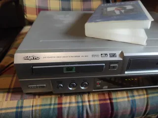 Reproductor DVD y VCR Sanyo NEGOCIABLE