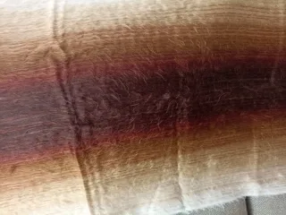 Bufanda marrón, beige y blanca con flecos