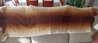 Bufanda marrón, beige y blanca con flecos