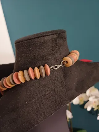 Collana perline nere, rosse e bianche